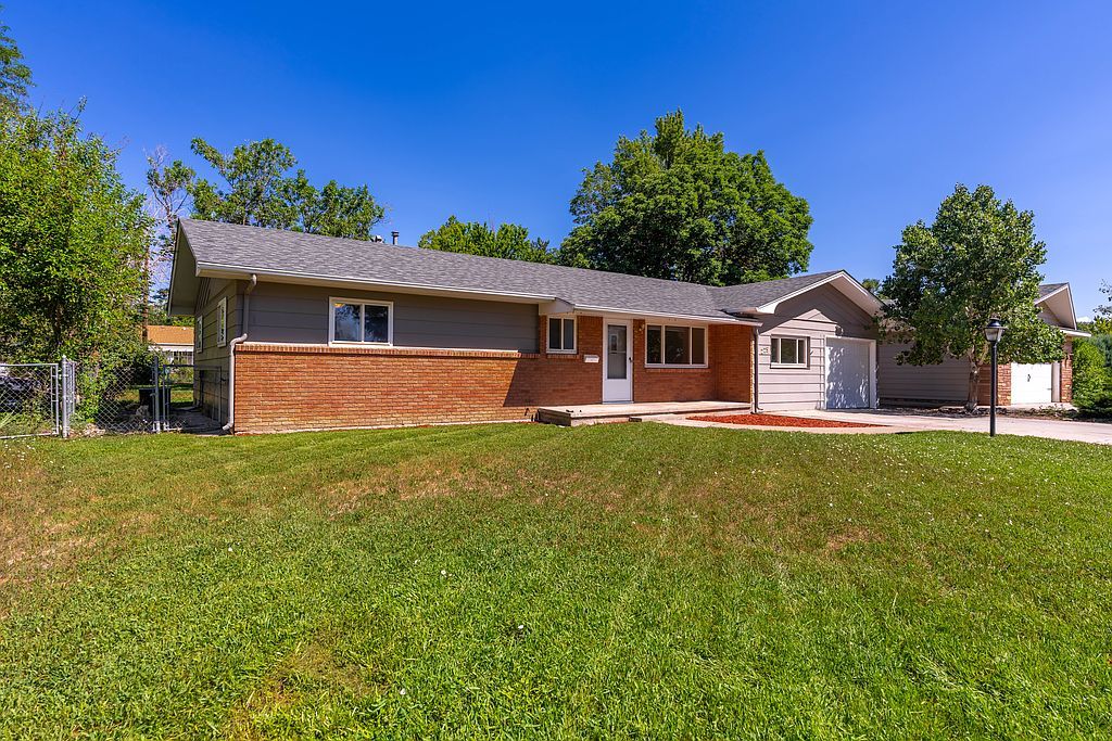 229 Park Ln - Property Image