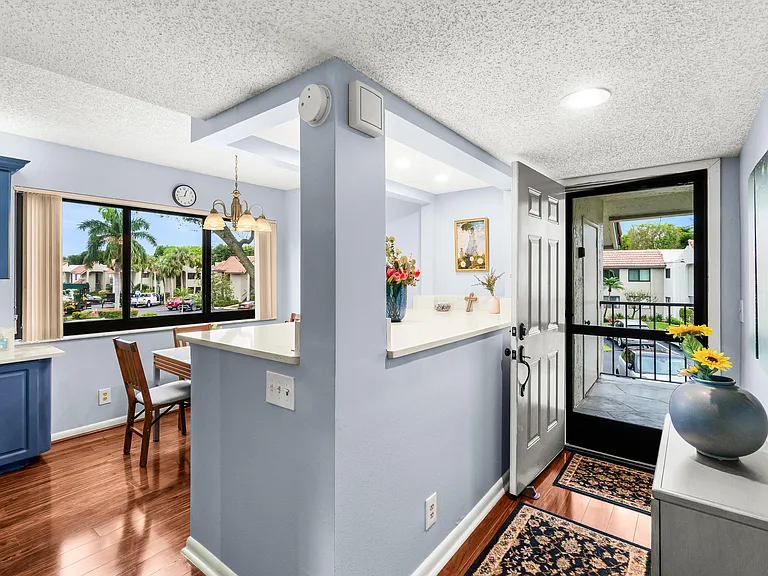 5687 Fairway Park Dr — Photo 2
