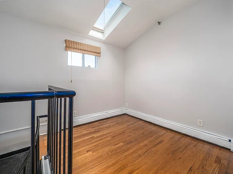 343 4th St #5 — Photo 9