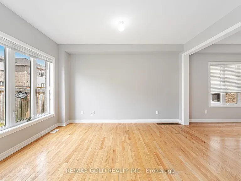 67 Yardley Cres — Photo 18