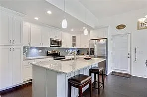 1012 Knightsbridge Rd NW — Photo 5