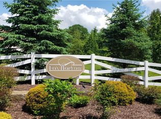10930 Fox Den Cir, Garrettsville, OH 44231