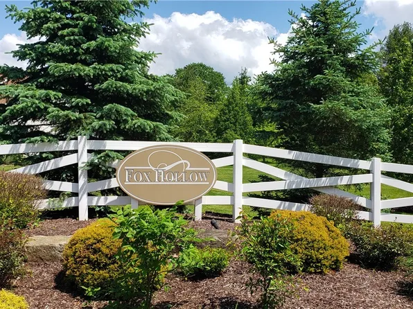 10930 Fox Den Cir, Garrettsville, OH 44231