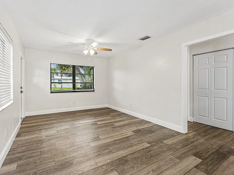2103 N Palm Cir — Photo 13