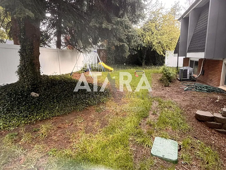 2141 S 2060 E — Photo 22