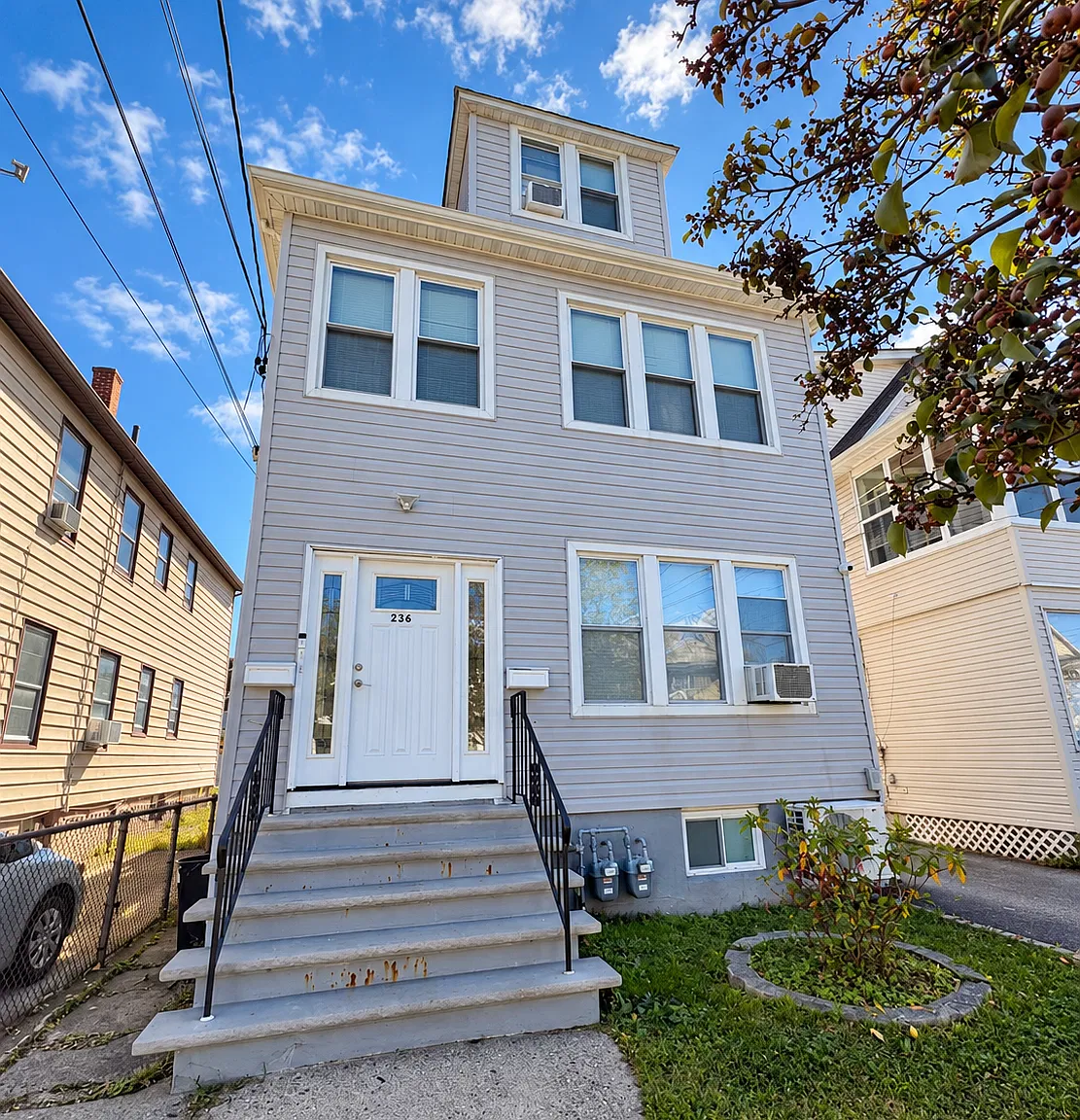 3 bed, $3,000 — Photo 1
