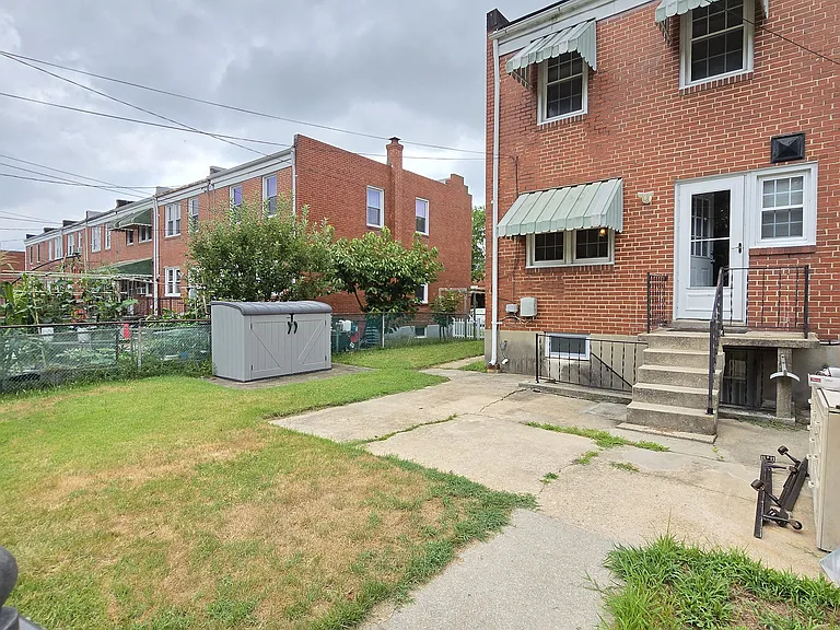 329 Leeanne Rd — Photo 9