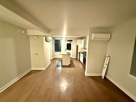 4th image of 2948 N Clybourn Ave #2