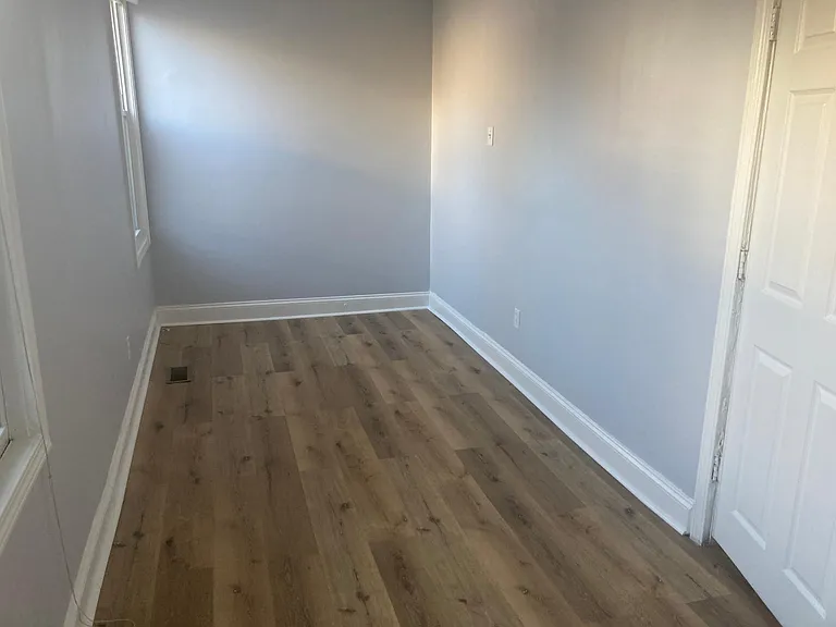 Queen Size Bedroom