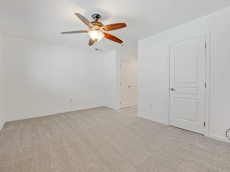 2608 S Kenmore Ct — Photo 28