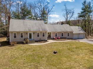 8 Surry Cir, Simsbury, CT 06070