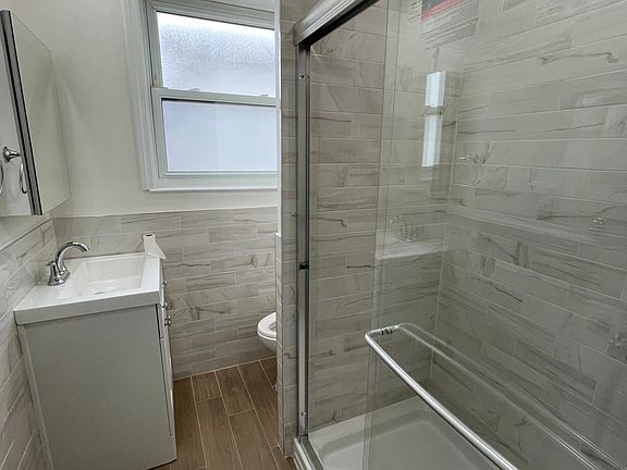 5th image of 147 McClean Ave #2