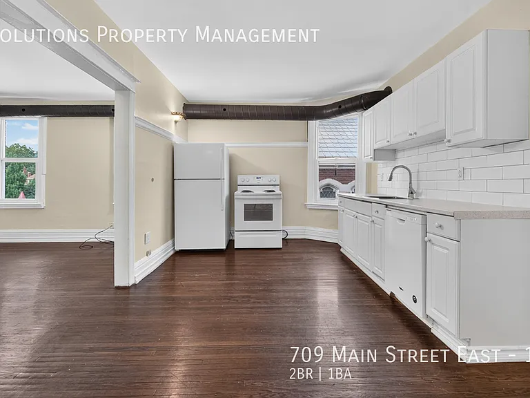 709 Main St E #11 — Photo 3
