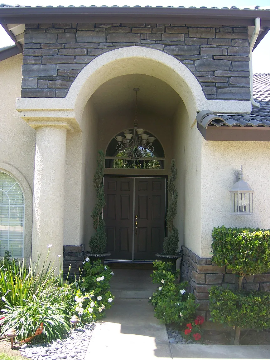 2550 Buckingham Way photo 1