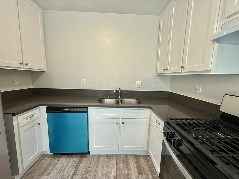 3348 Pasadena Ave #101 — Photo 11