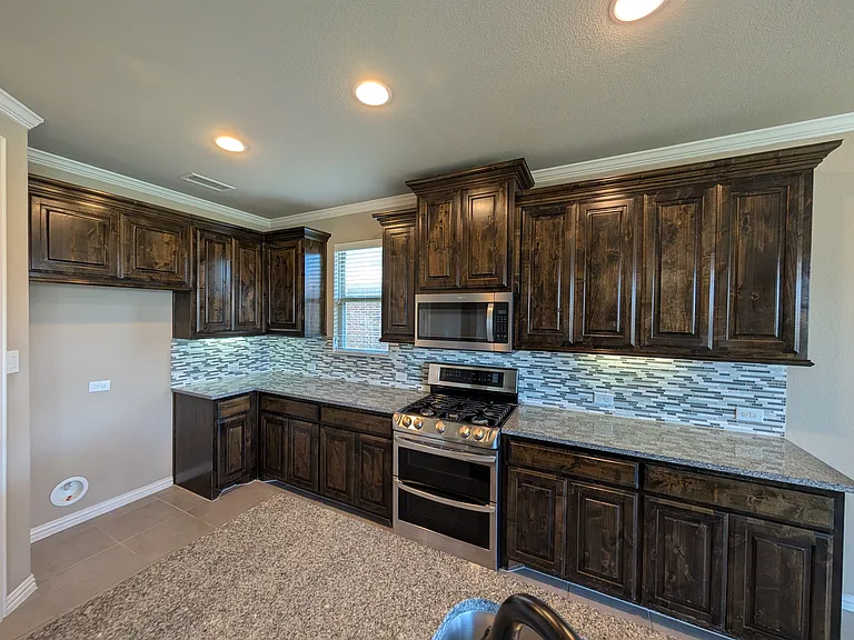 591 Deverson Dr — Photo 10