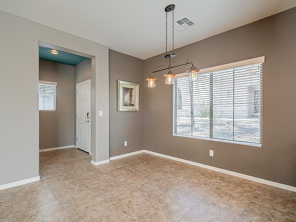 Dining Area/Entry