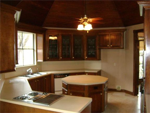 3rd image of 24706 Putnam Ct