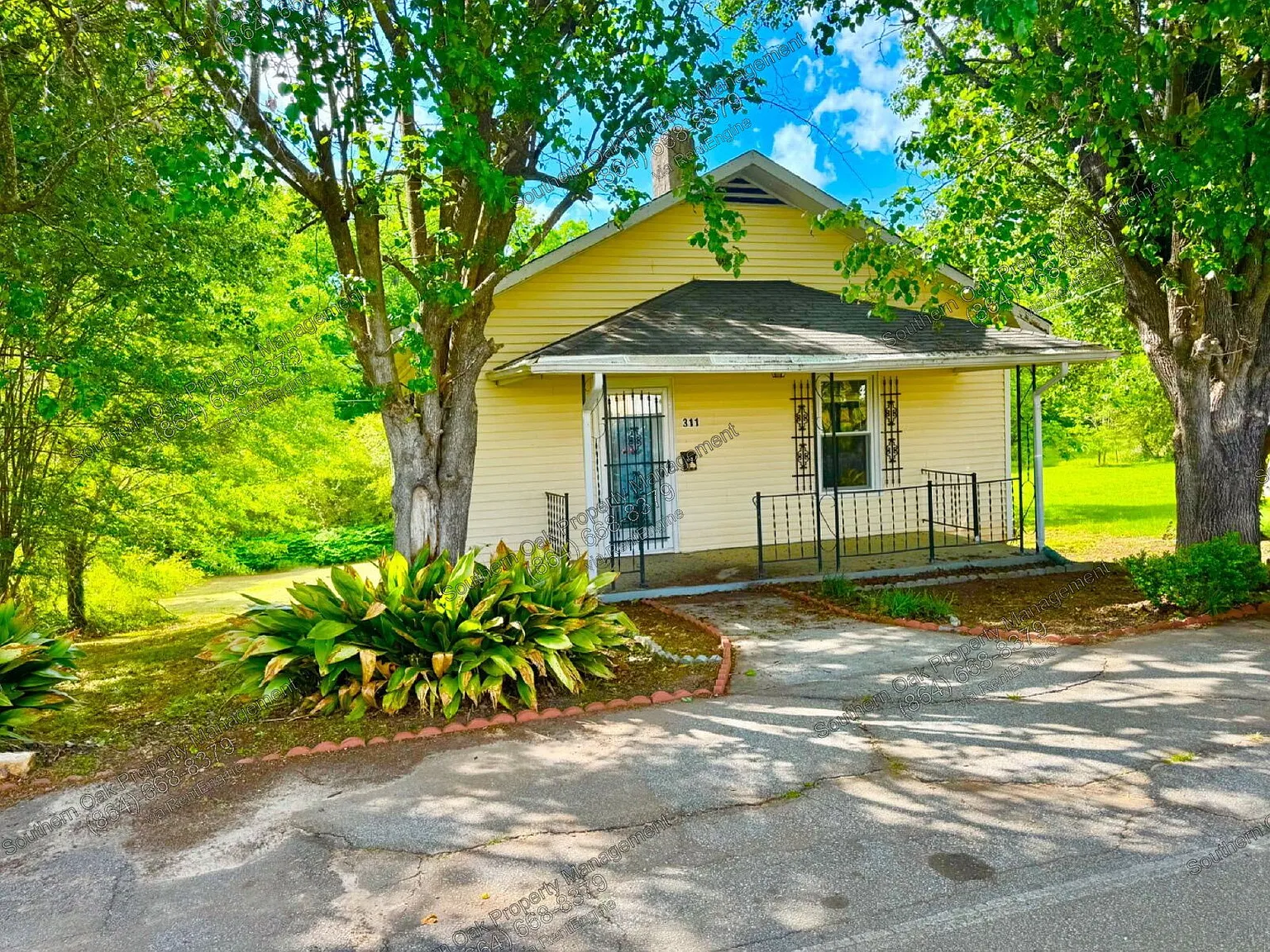 2 bed, 1.0 bath, 806 sqft, $975 — Photo 2