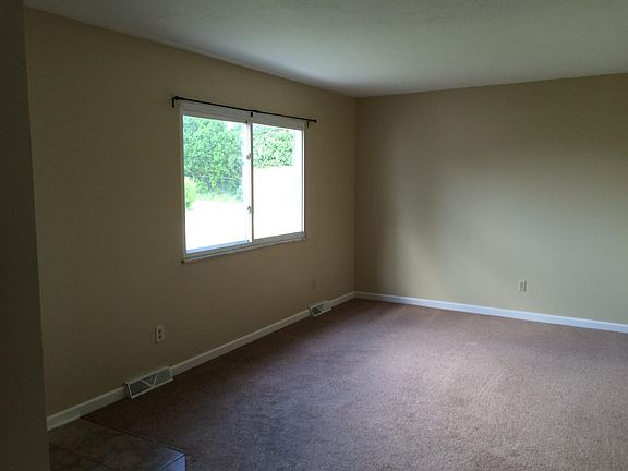 5th image of 4871 Hudson Dr