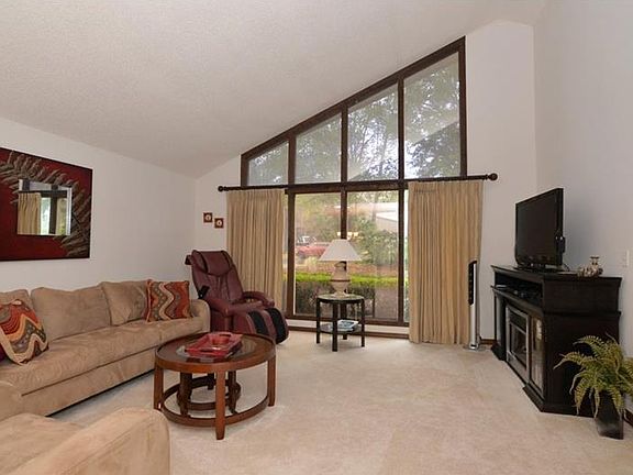 5th image of 106 Sand Pine Ln