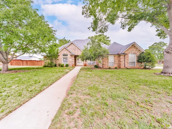 811 Woodland Trl S, Bowie, TX 76230