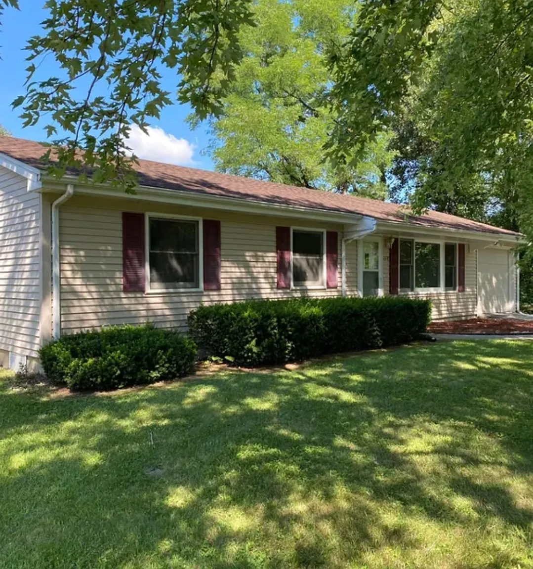 3 bed, 1.5 bath, 1200 sqft, $1,800 — Photo 1