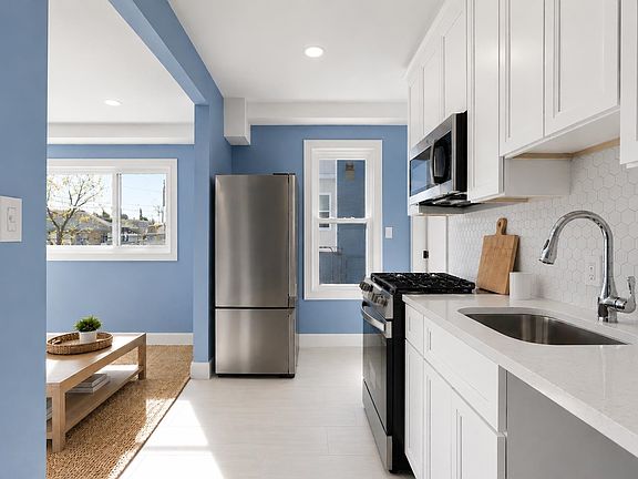 3rd image of 233 E Juniper Ave #4