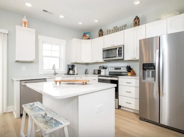 (undisclosed Address), Atlantic Beach, NC 28512