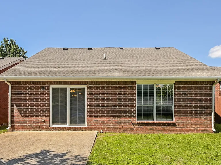 603 Freedom Ct — Photo 16