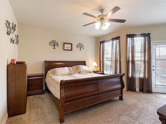 5th image of 2650 Venice Dr Unit 6