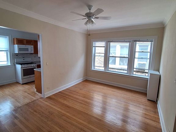 2nd image of 2500 W Lunt Ave