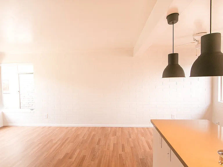 Charming 1br/1ba with Mid Century Touches in Ocean Beach/Point Loma — Photo 7