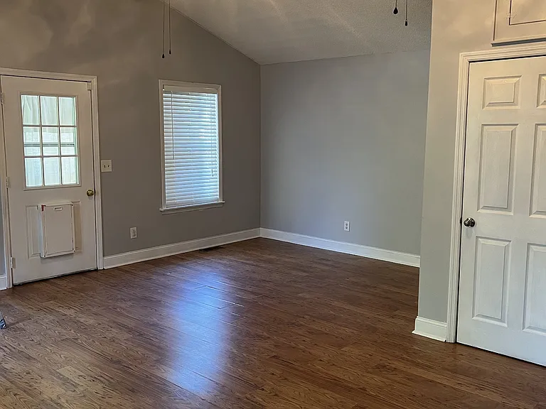 944 Cottingham Dr — Photo 4