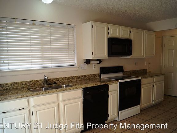 5th image of 1904 Pinecrest Dr