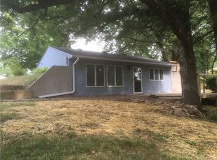 120 Amsterdam Dr, Pella, IA 50219