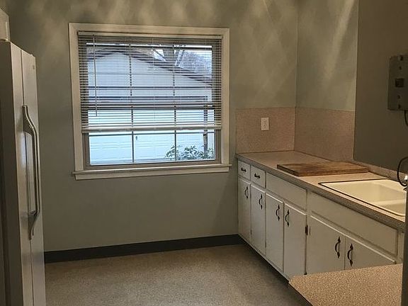 5th image of 1068 Joslyn Ave