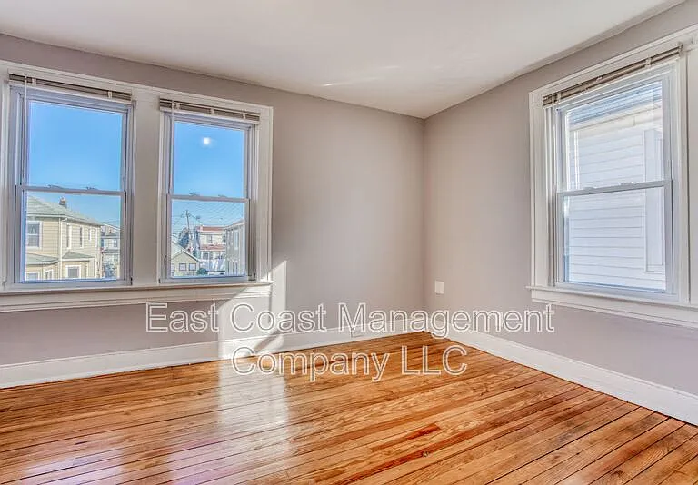214 Center St — Photo 32