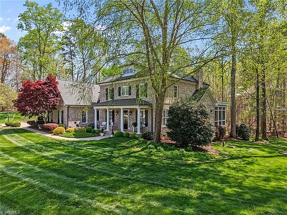 3rd image of 5801 Harriet Ct