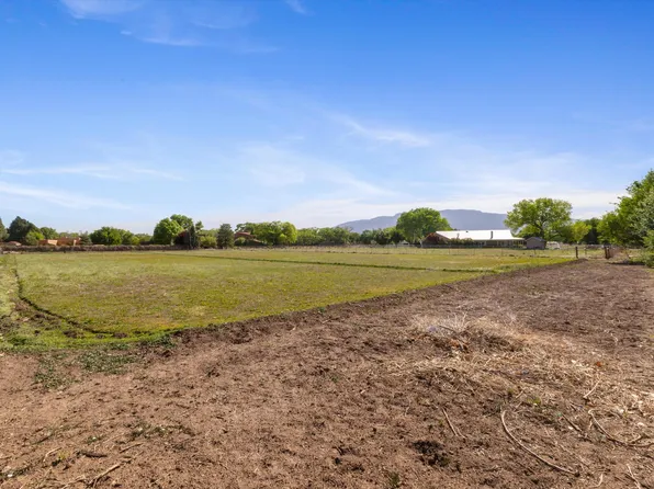 525 Coronado Rd, Corrales, NM 87048