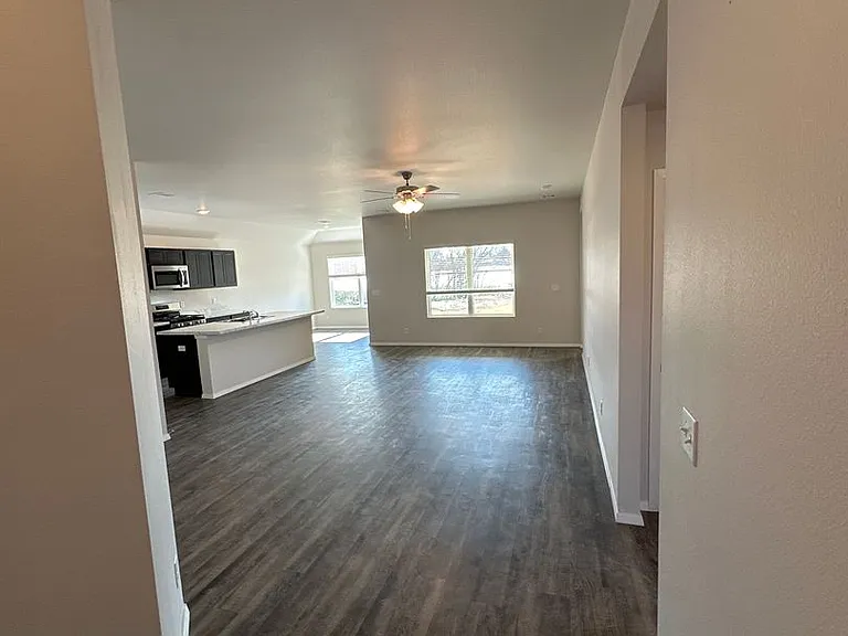 8307 E Queens St — Photo 4