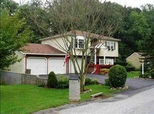 30 White Oak Ln, Etters, PA