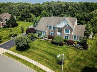 160 Round Hill Dr, Freehold, NJ