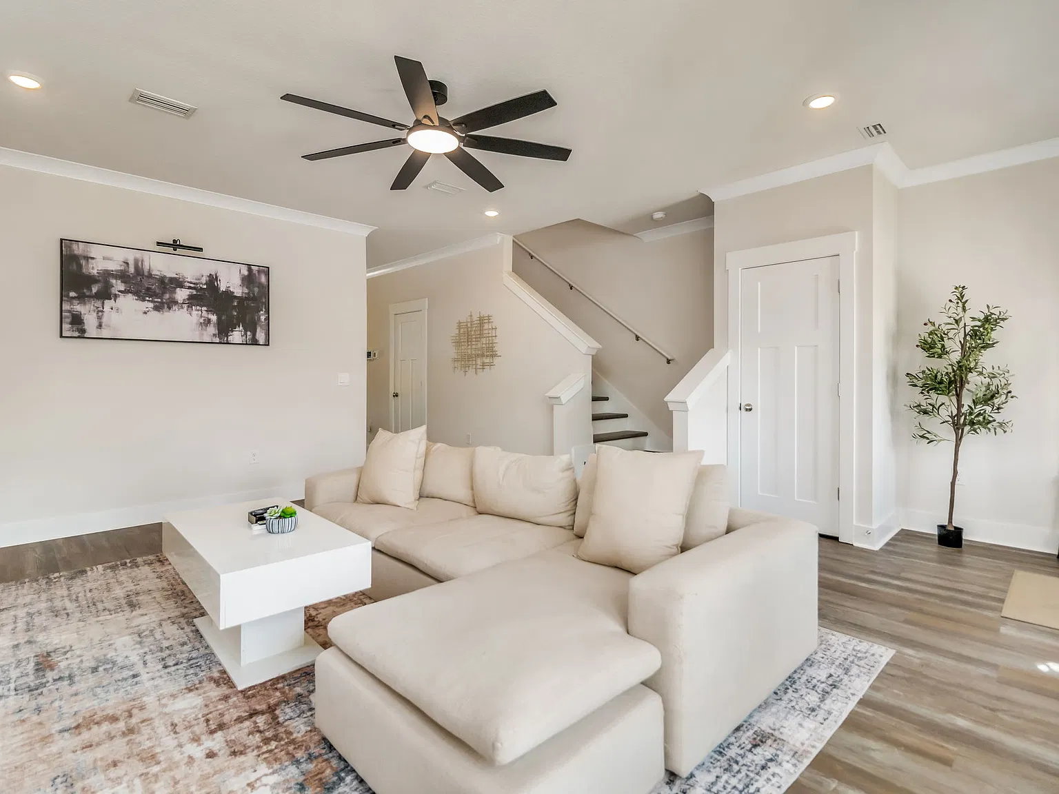 3 bed, 2.5 bath, 1754 sqft, $3,000 — Photo 4