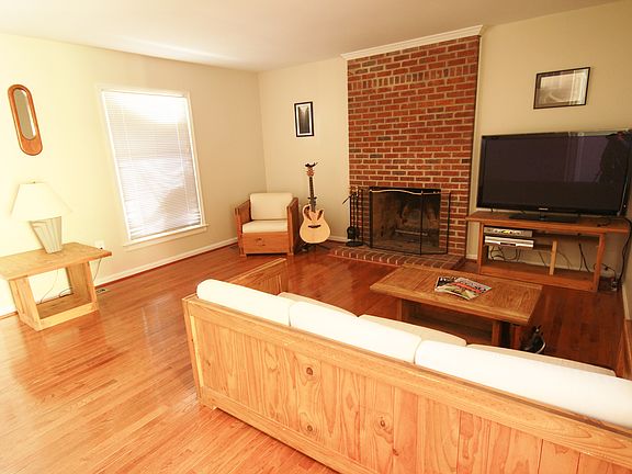 5th image of 2604 Seskey Glen Ct