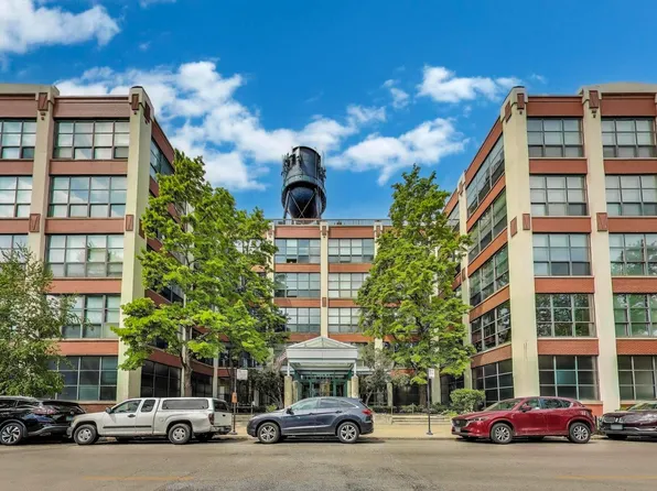 1800 W Roscoe St APT 432, Chicago, IL 60657