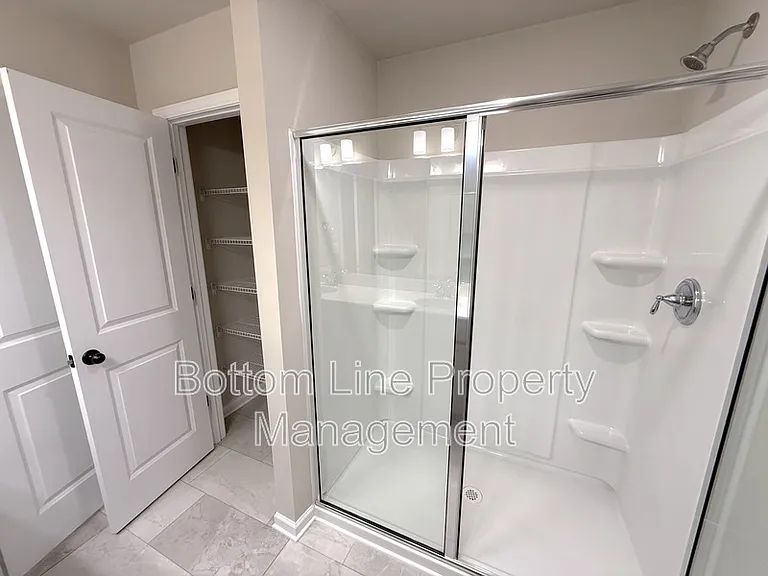 9016 Stoney Waters Ct — Photo 18