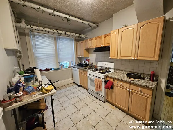 238 S Huntington Ave APT 2, Jamaica Plain, MA 02130
