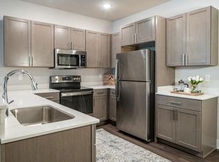 Barrington Square Luxury Apartments, Auburn Hills, MI 48326