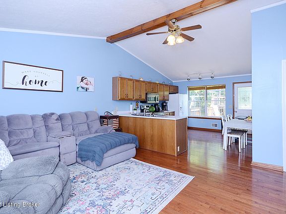 3rd image of 216 Davids Ln